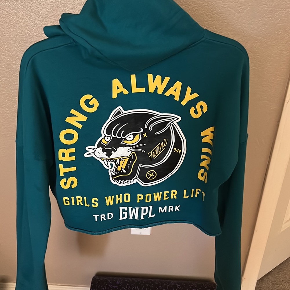 Girls who powerlift crew